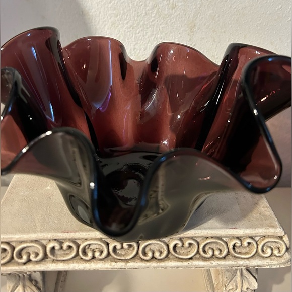 Vintage Amethyst Ruffle Blown Art Glass Bowl, circa 1960s - Picture 4 of 7